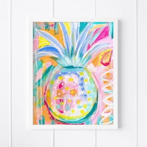 Peut inclure: Peinture abstraite d'un ananas avec un schéma de couleurs jaune vif, rose, bleu et vert. L'ananas est entouré d'un fond coloré.