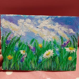 Pintura al óleo original Pintura artística Pintura original flores silvestres cielo brillante nubes fondo verde