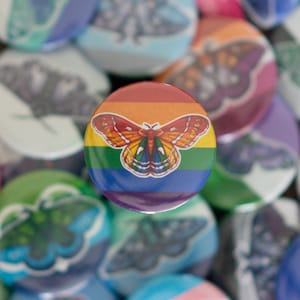 HBTQ+ Pride Flag Moth-knappar 32 mm