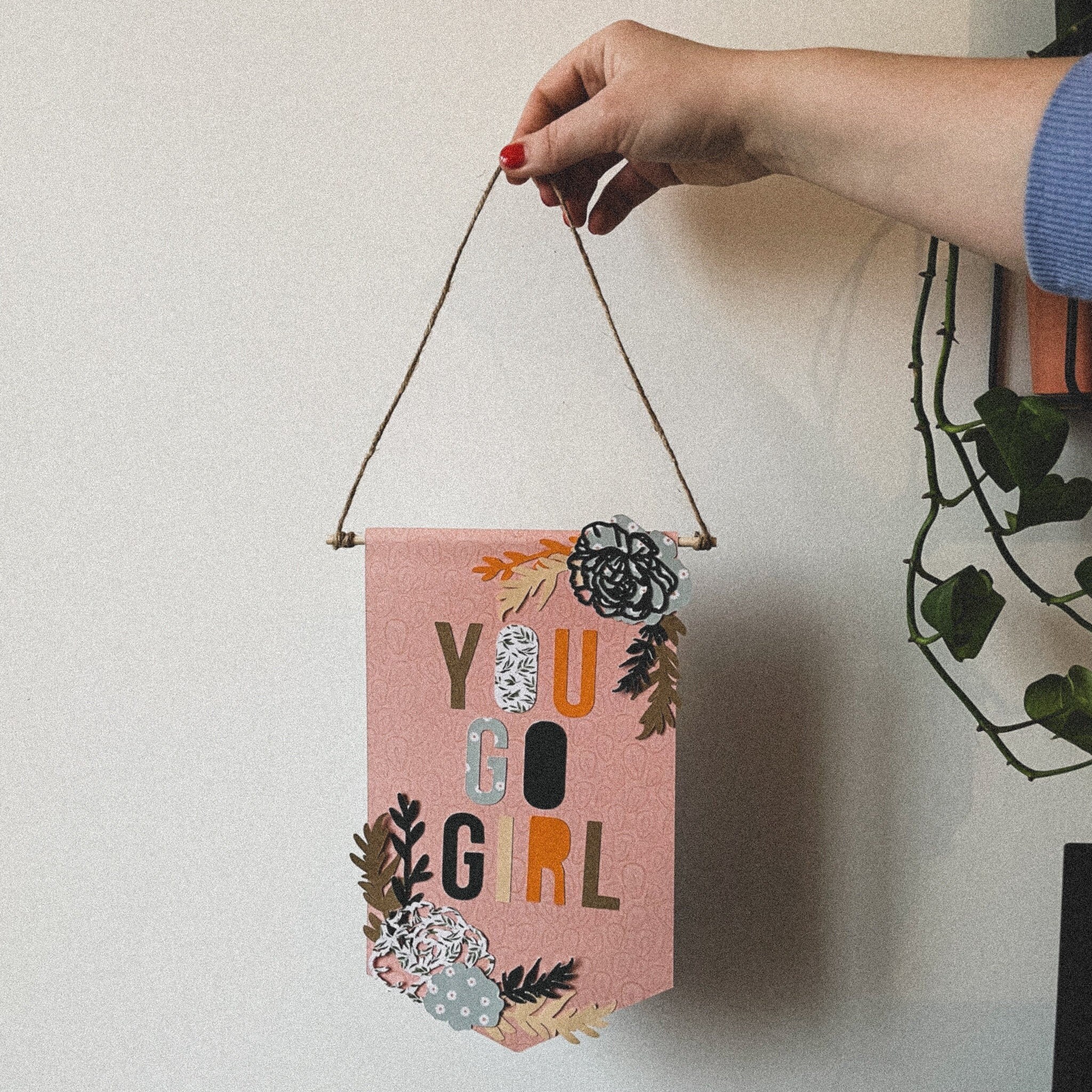 Fanion en Papier, Paper Art, Message, Feminism, Féministe, Fleurs, Décoration, Home Sweet Home