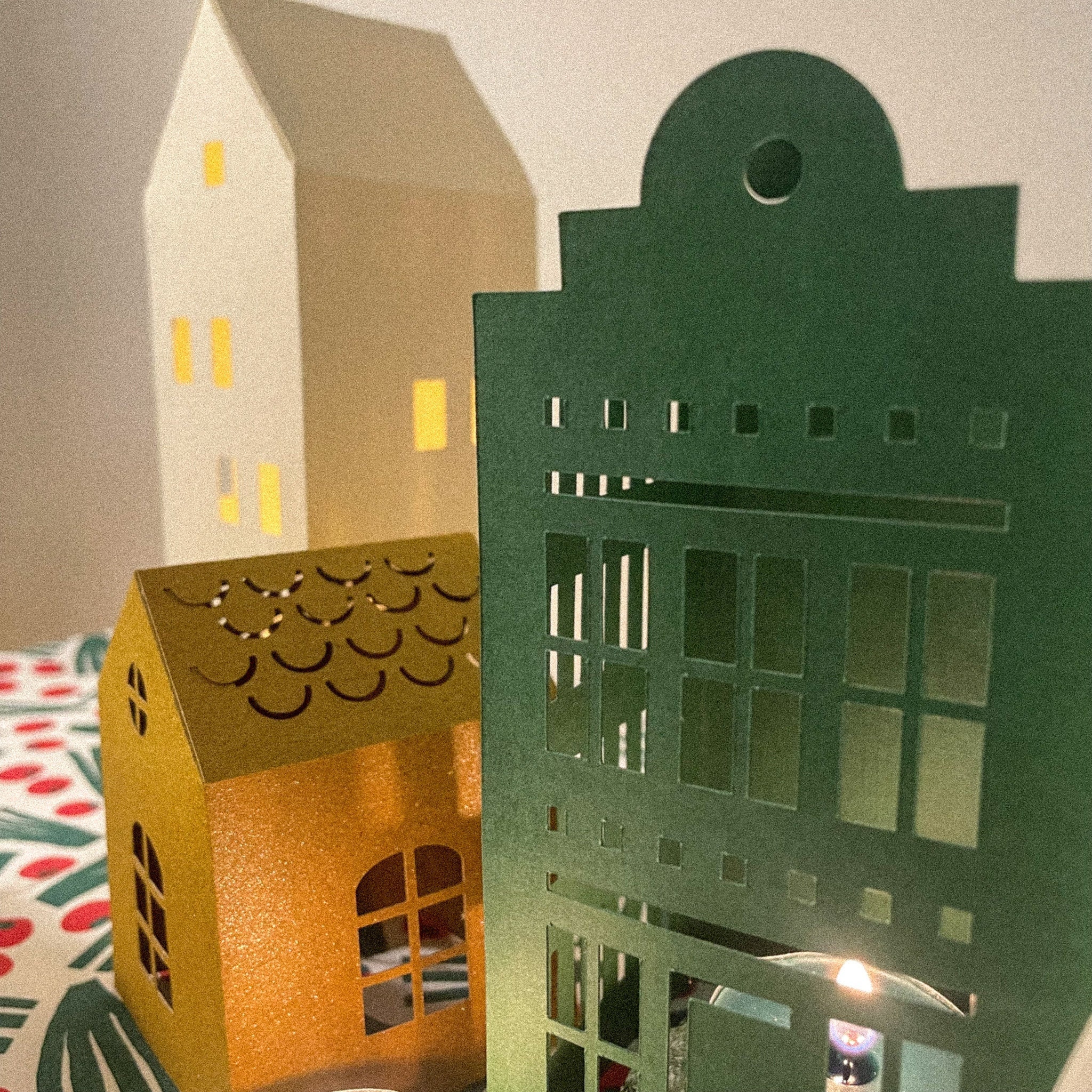 Petites Mations en Paper Art // à Monter Soi Meme Lanterne Bougies Bougeoirs Décoration