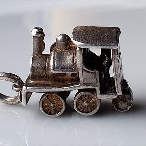 Vintage Silver OPENING Train Charm , HiGHEST QUALiTY, Vintage Sterling Silver Train Charms, Silver Tram Charms{ q }