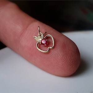 1970s UNUSUAL PRETTY Genuine Vintage Solid 9ct Gold Ruby Apple Pendant, 9ct Gold Apple Charm, 9ct Apple Charms, Gold Minimalist Pendant k