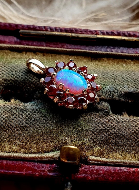 STUNNING Vintage Solid 9ct Gold Opal Garnet Cluste