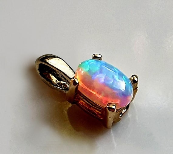 Solid 9ct Gold Opal Pendant, STUNNiNG, Vintage Go… - image 1
