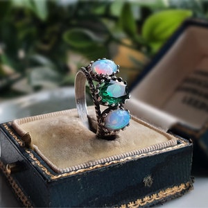 STUNNING IMPRESSIVE Vintage Sterling Silver Opal Emerald Ring, A True STATEMENT Ring Silver Emerald Ring, Vintage Silver Opal Rings o