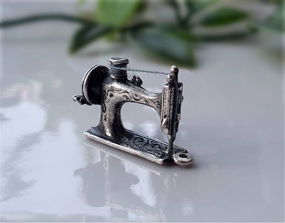 RARE Vintage Silver Sewing Machine Charm Still Wi… - image 2