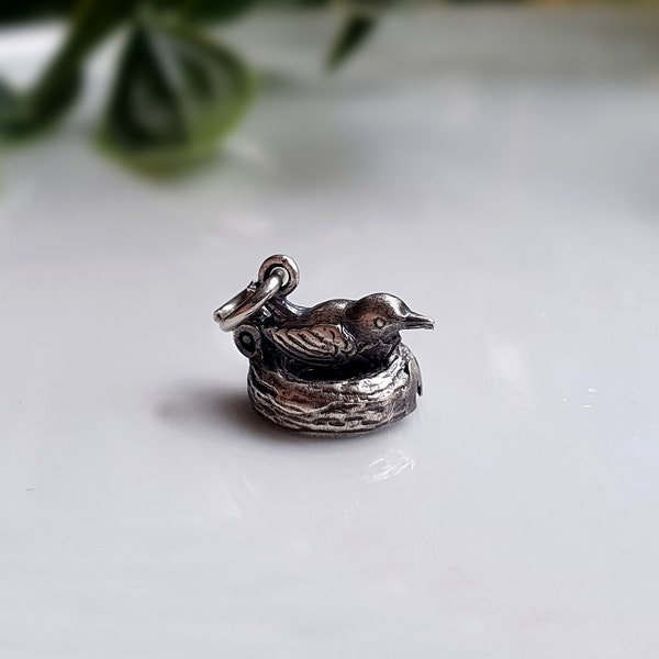 HIGHEST QUALITY Vintage Silver Bird on Nest Charm, OPENS to Reveal Bird Eggs, AMAZiNG Charm, Silver Bird Charms, Birds Nest Charms { m