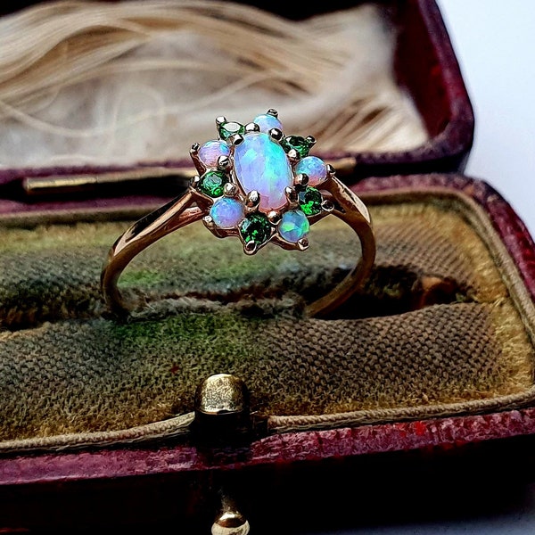 STUNNING 9ct Gold Emerald Opal Cluster Ring, Vintage 9ct Gold Opal Ring