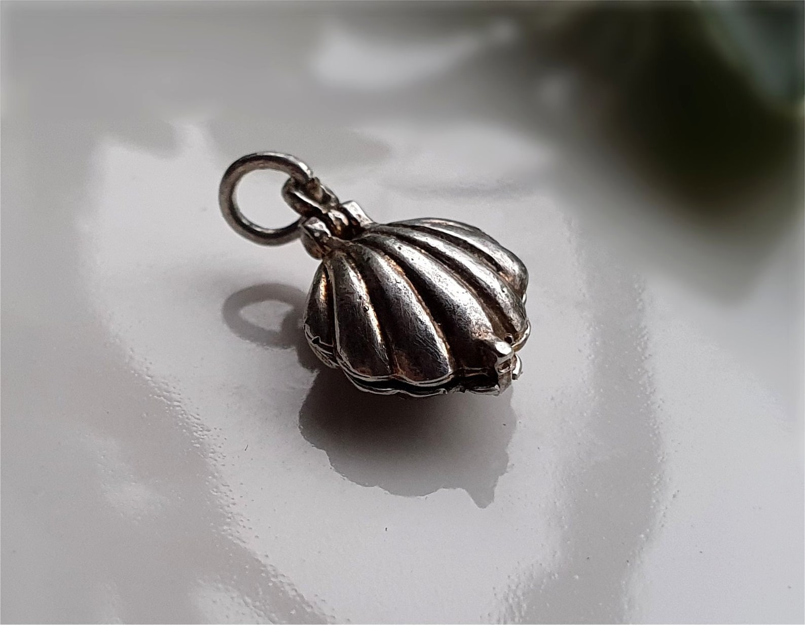 UNUSUAL Vintage Silver Sea Shell Charm, OPENS to Reveal Pearl in Water ...