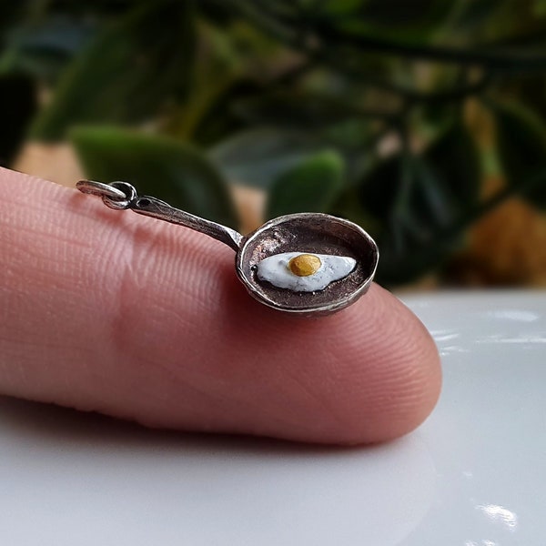 RARE NUVO Quality Vintage Silver Nuvo Fried Egg in Pan Charm, Sterling Frying Pan, Frying Pan Charms,Silver Fried Egg Charm,Cooking Charms e