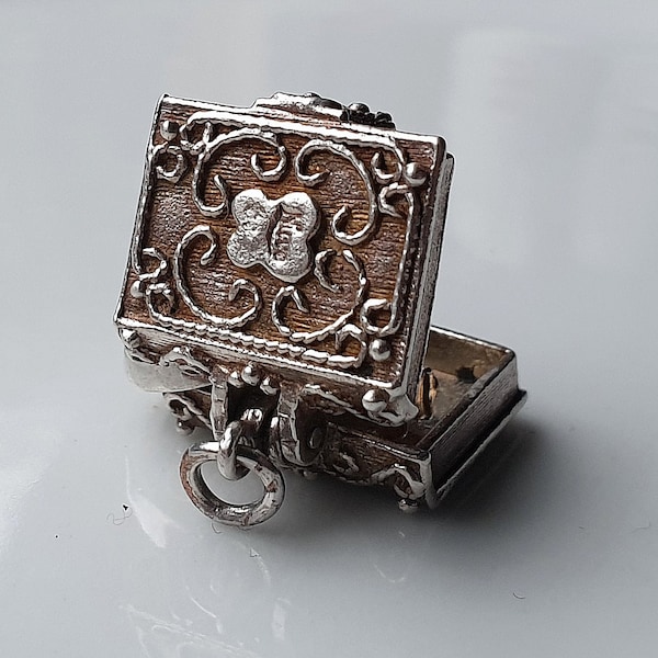RARE NUVO Opening Vintage Silver Bible Charm, OPENS to Mary and Baby Jesus, Sterling Silver Charms