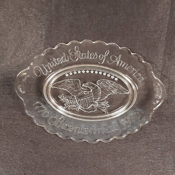 Dish Glass Plate Avon United States of America Bicentennial 1776-1976. Excellent Used Condition with no chips or breaks.