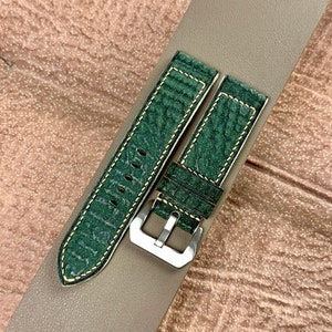 Handgemaakte groene haaienleren horlogeband in panerai-stijl, volnerfleer