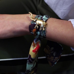 Silk choker, Wrap Bracelet, Handmade Fabric Wrist Scarf, Vintage Brooch Jewelry, Elegant Silk Wrist Wrap, Luxurious Parisian Silk Accessory