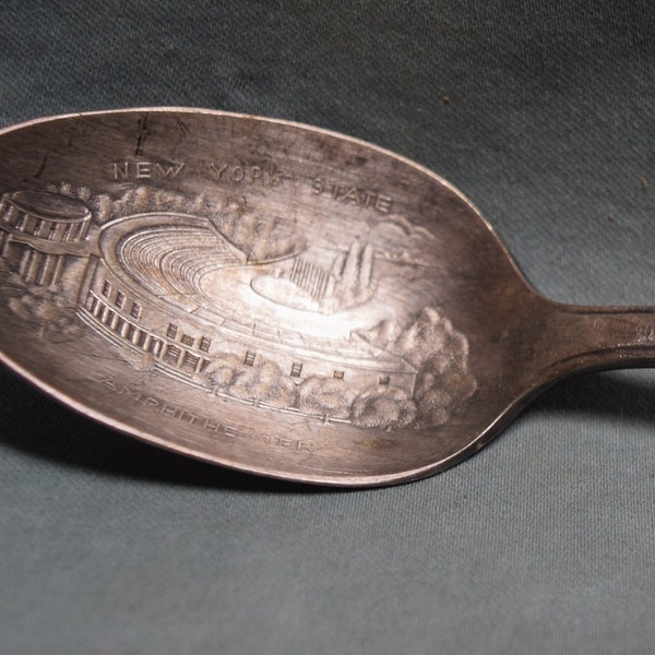 Vintage 1939 New York World's Fair Souvenir Silverplate Spoon Amphitheatre Wm. Rogers / Pat. Pend.