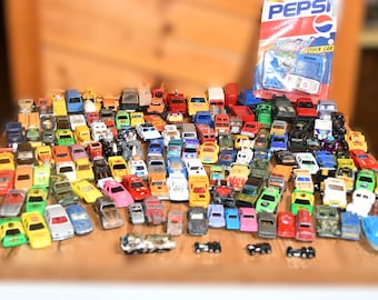 Lote de 154 coches clásicos Hot Wheels, Matchbox y otros modelos de fundición a presión. Incluye un Hot Wheels Deora Sweet 16 original de 1967 que necesita restauración.