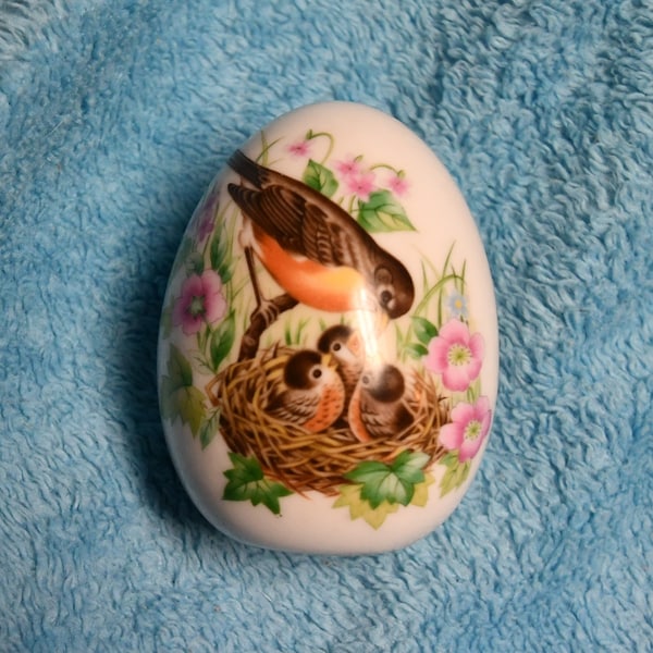 Vintage 1984 Porcelain Avon Spring Robins Bird Egg From The 4 Seasons Collection - Every Spring Brings A New Beginning