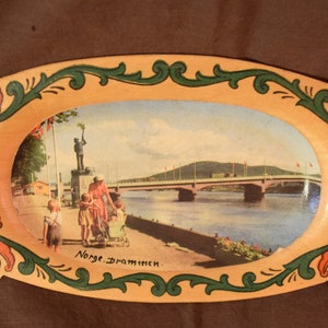 Vintage Wooden Painted Wood Candy Bowl - Norge Drammen - Souvenir Made in Norway - Family Scene at Waterside