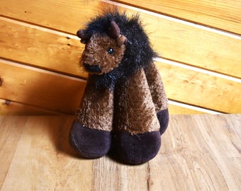 Peluche de búfalo/bisonte marrón oscuro súper lindo - Patas largas con pezuñas rellenas de bolsitas de frijoles - 25 cm de alto x 20 cm de largo