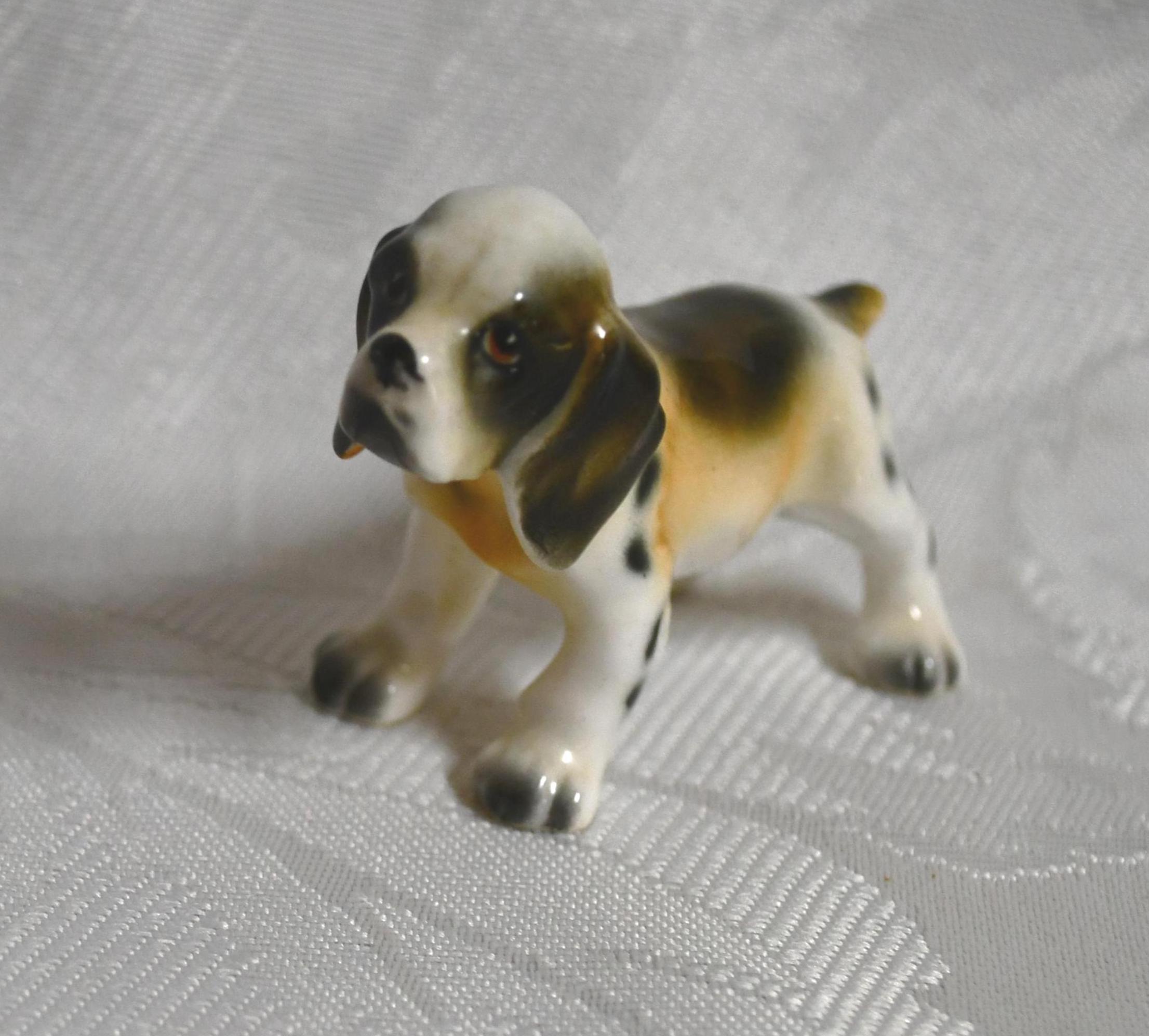 ヴィンテージ ボーンチャイナ ビーグル犬 / ハウンド犬 / 子犬の置物
