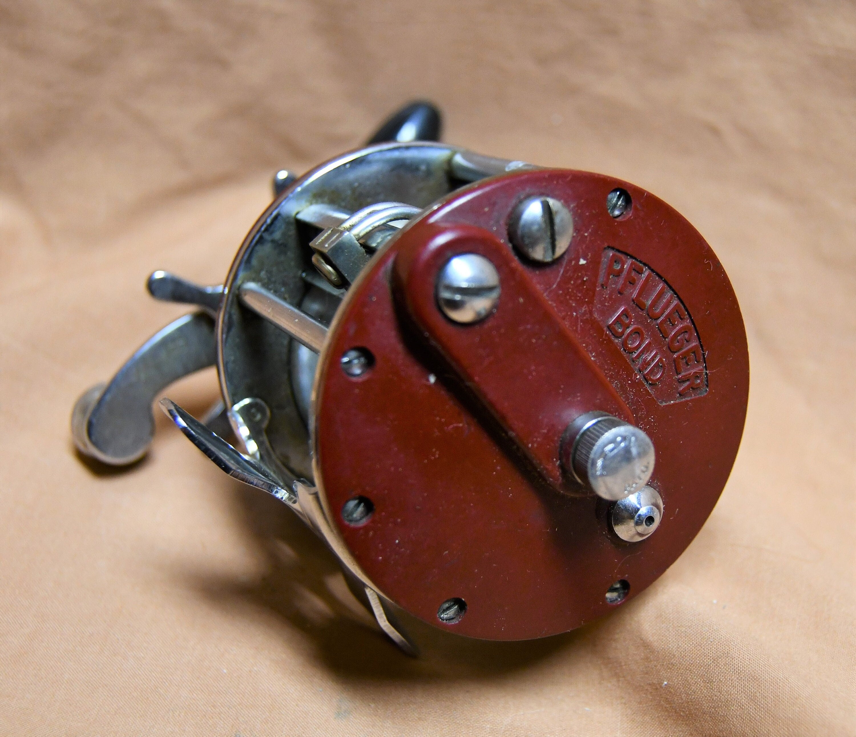 Vintage Pflueger Bond Bait Casting Reel Model 2000 Near Mint Condition 