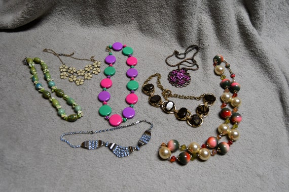 Vintage Costume Jewelry Necklace Lot of Seven - A… - image 2