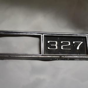 Emblema/emblema de para-lama de metal vintage Chevrolet/Chevy 327 dos anos 60 - El Camino / Chevelle / Impala ++ 7 x 2 - OEM - Número da peça 3935908