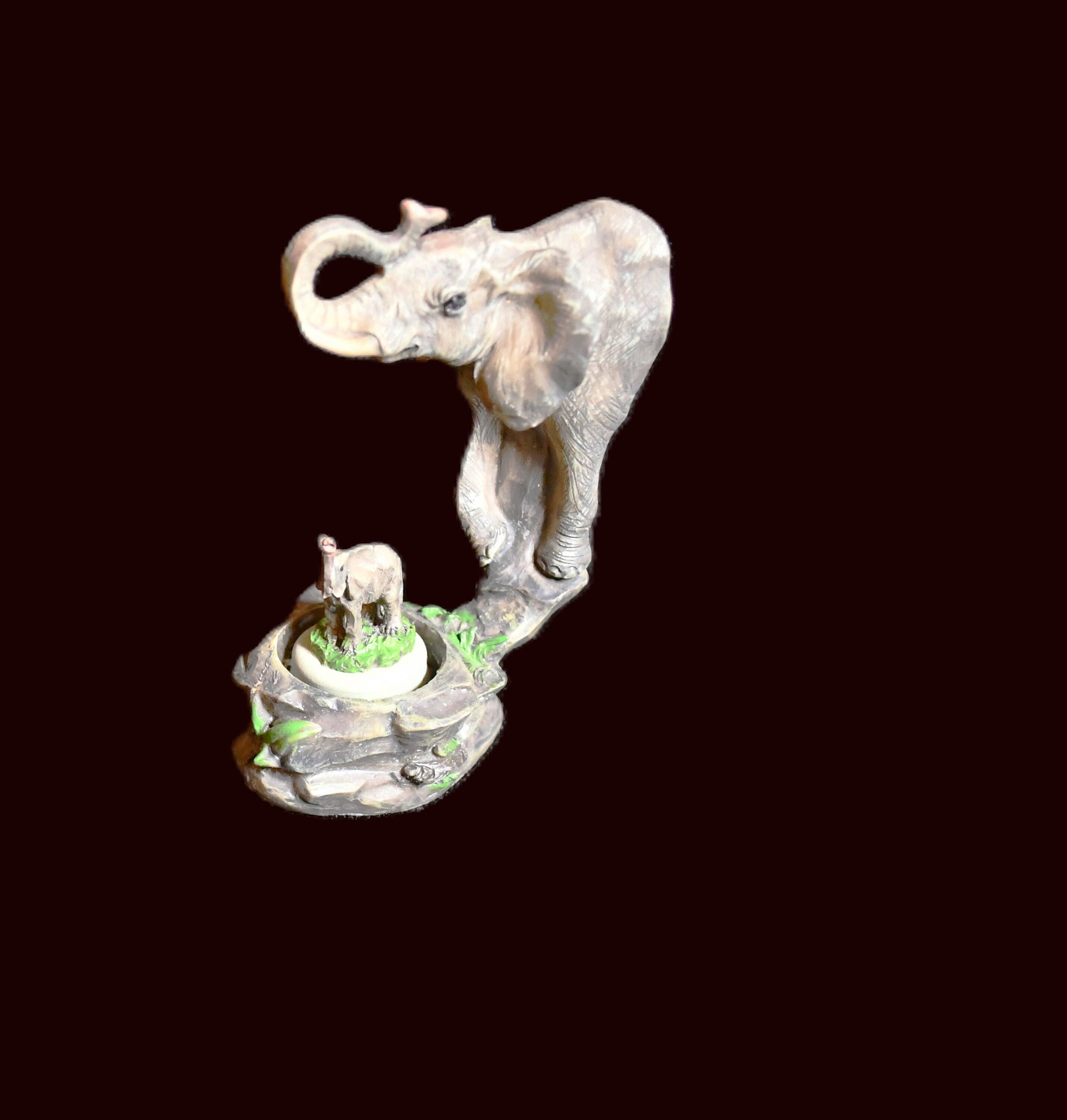 鼻を上にした2頭の象のビンテージ樹脂製置物 - 赤ちゃんと母親 - Etsy 日本