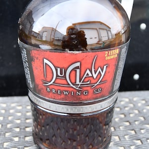 Vintage DuClaw Brewing Company 2 Liter Bierknurrer-German Style Swing Top-Bernsteinfarbene Glasflasche-Porzellan Top (?) - SS-Griff / Rosedale, MD
