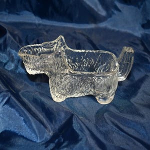 Vintage 1930er Art Deco Scottie Dog Klarglas-Creme/Pitcher-Post Müsli Give-A-Way von L E Smith Company - 13 cm lang x 5 cm breit x 3 cm hoch