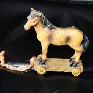 Kurt Adler Horse On Pull Cart - Figurine / Ornament