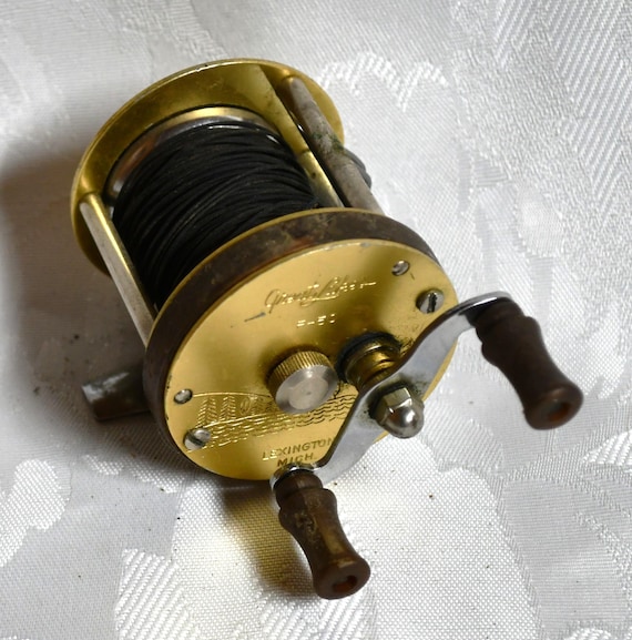 Vintage Great Lakes Model F-50 Fishing Reel - In Working Condition Vintage Great Lakes Model F-50 Fishing Reel - In Working Condition