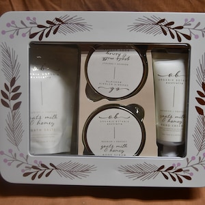 Organik Botanik Australia Body Goat&#39;s Milk Pamper Set - Body Butter  / Body Scrub / Hand Cream / Bath Salts- Brand New In Box / Never Opened