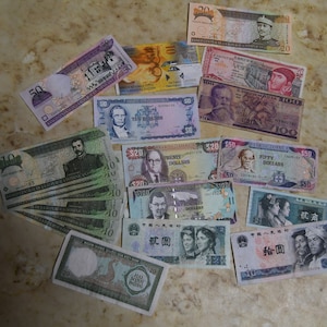Lote Mixto De 20 Billetes De Bancos Extranjeros En Circulación De Diferentes Países - Papel Moneda / Moneda