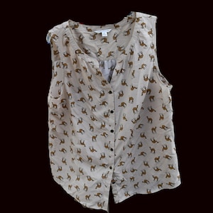 Vintage Croft & Barrow Women's Beige Button Down Sleeveless Shirt / Blouse - Camel Print - Antique Finish Buttons - Size XL / Extra Large