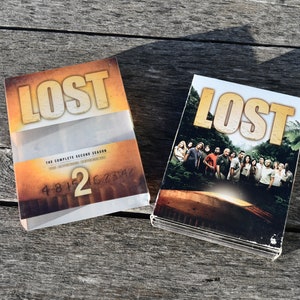 Serial telewizyjny Lost. Kompletny drugi sezon, siedem zestawów DVD w pudełku / Rozszerzony przewodnik po doświadczeniu / 2006