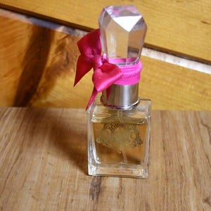 Viva La Juicy Perfume / Eau De Parfum Spray/Spritzer  - Juicy Couture 0.5 Fluid Ounces / 15 ML - 90% Full - 4.25&quot; Tall x 1.5&quot; Wide