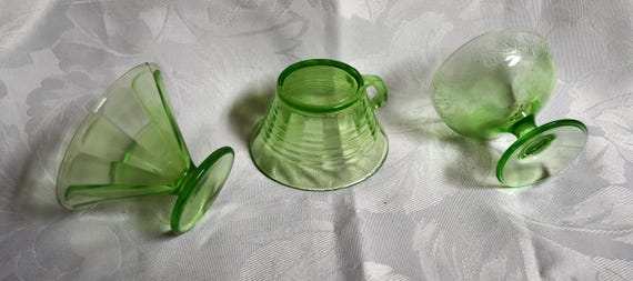 1930年代のヴィンテージ、大恐慌時代のガラス製品。緑色のウランガラス