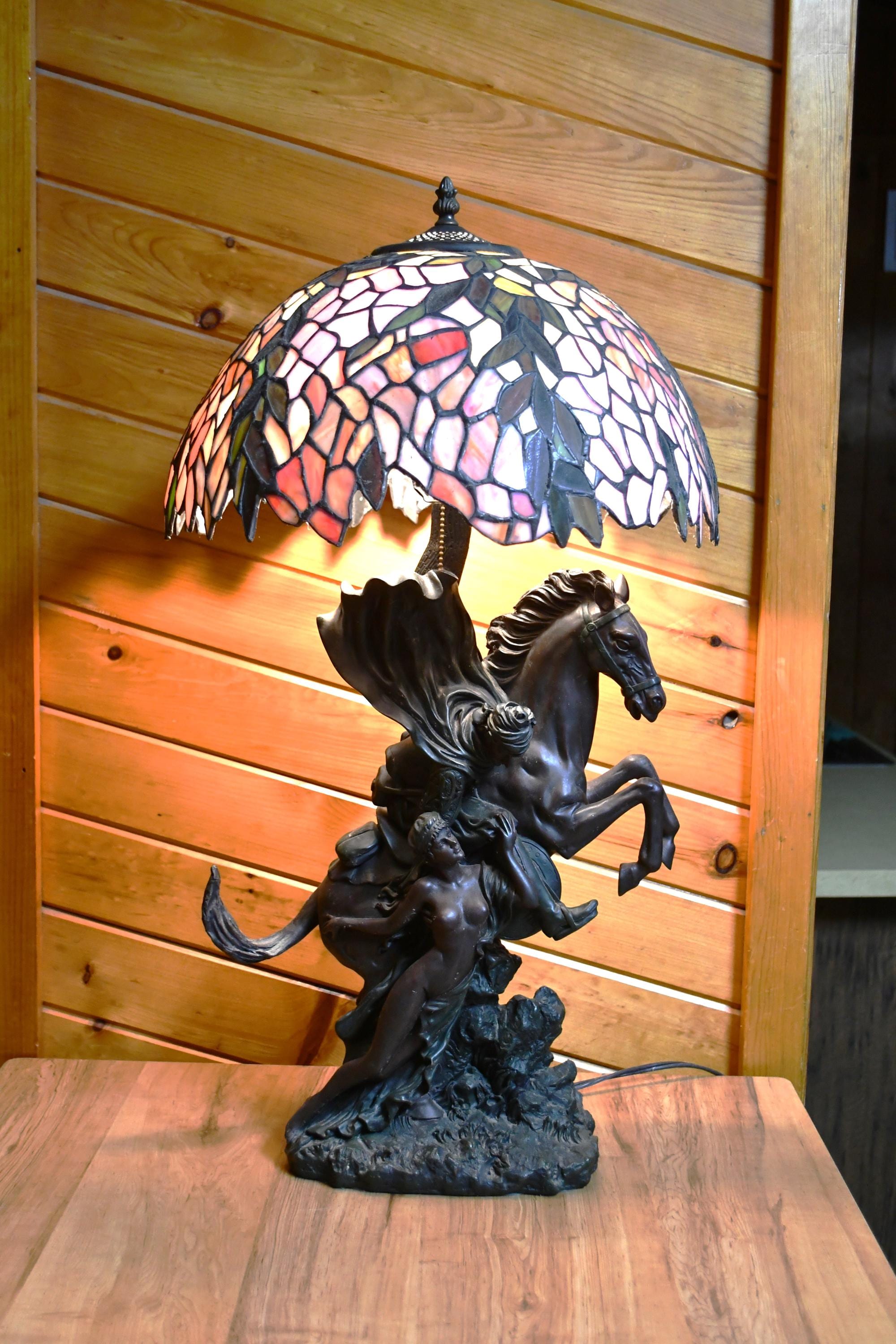 Vintage QH Lighting Table Lamp - Tiffany Style Slag Glass Vintage QH Lighting Table Lamp - Tiffany Style Slag Glass