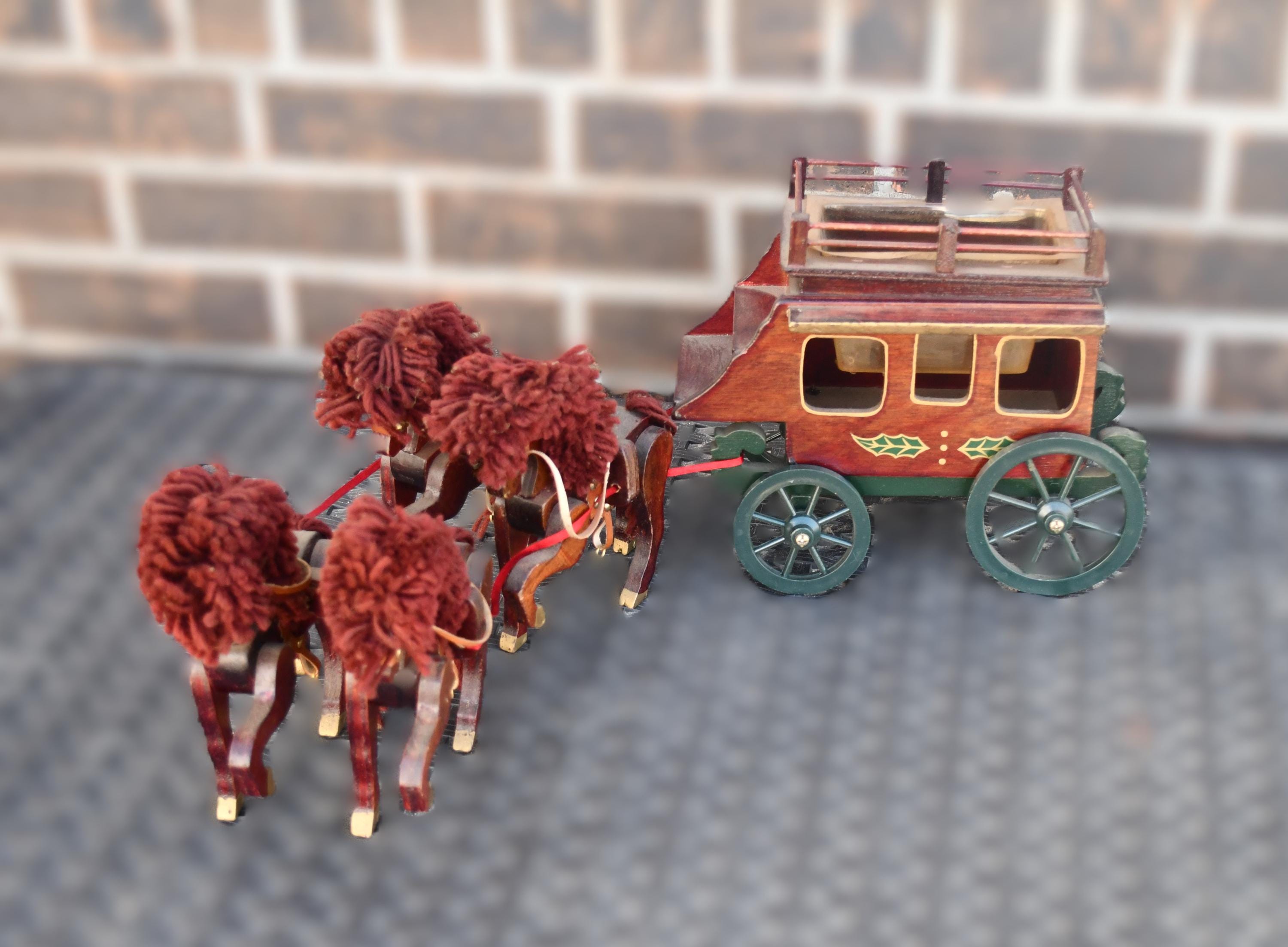 木製馬の彫刻 約60cm 赤い首輪付き 木製馬の彫刻 約60cm 赤い