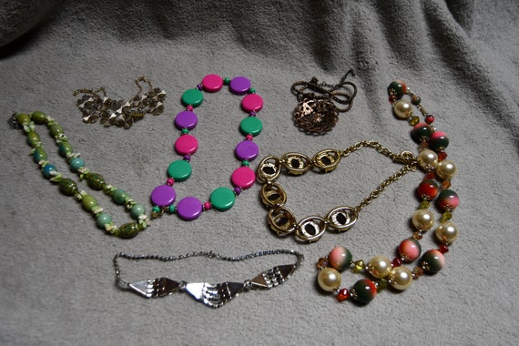 Vintage Costume Jewelry Necklace Lot of Seven - A… - image 8