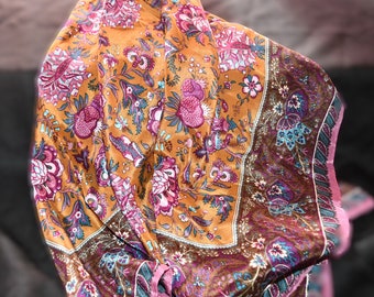 Cravate/écharpe vintage Liz Claiborne New Old Stock pour femmes des années 80 - Violet, or et vert avec fleurs multicolores / Cachemire - 100 % soie