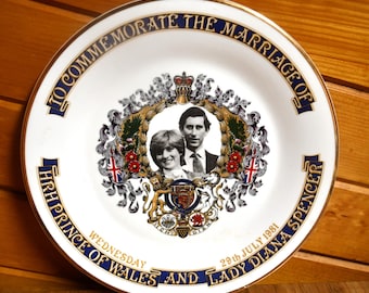 Vintage Chancery Collection Prins Charles och Prinsessan Diana 1981 Kungligt bröllopsminnestallrik 10,75" - engelskt fint benporslin - guldkant