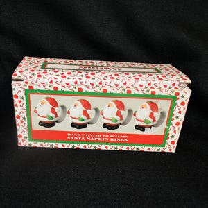 Servilleteros y anillos navideños de porcelana pintada a mano de Vintage World Bazaars Inc., colección navideña. Nuevos en caja de solo 3 unidades.