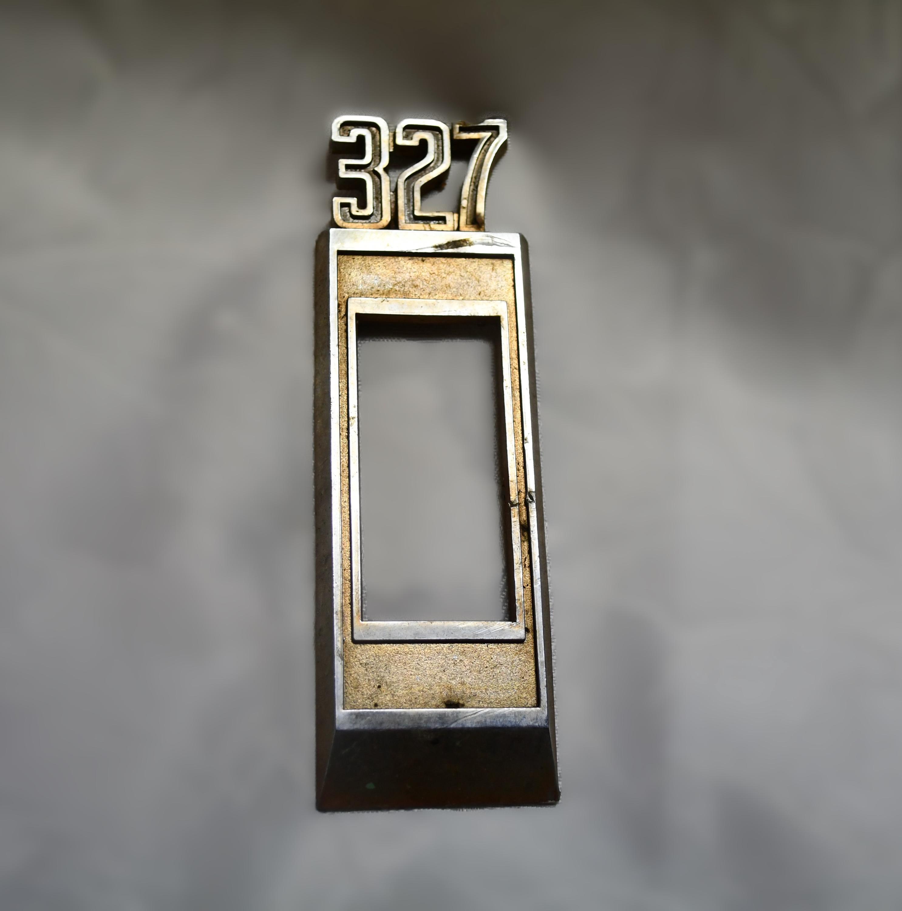 VALEN 刻印 シェイプ3272 ヴィンテージパイプ Vintage 1969 Chevrolet/chevy Impala 327 OEM Metal Fender Emblem