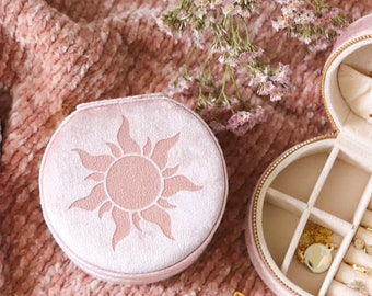 Engraved Pink Velvet Round Jewelry Box: Travel Keepsake Case