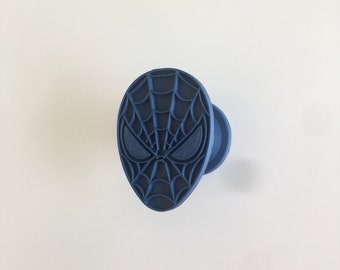 Super Muster! Von Spider-Man-Superhelden inspirierte Kleiderstange / Klammer