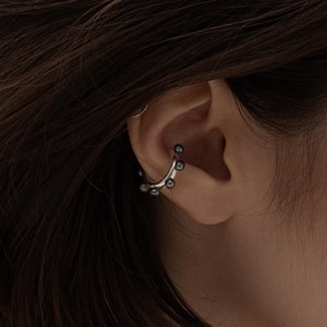 Cuff pearl earrings, silver minimalist ear cuff, ear cuff no piercing, girlfriend gift, pearl huggies, dainty ear cuff, sister gift