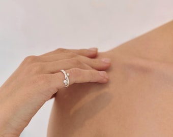 Sterling Silver Wave Ring with Pearl – Delicate Sculptural Band, Handmade Jewelry